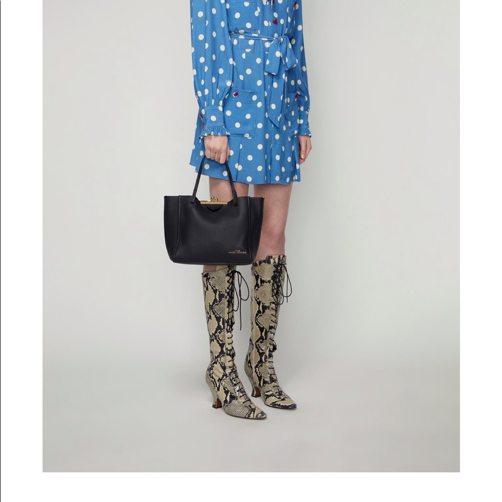 The Marc Jacobs kiss lock mini tote in Black